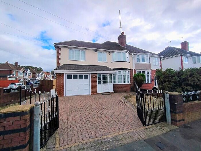 3 Bedroom Semi-Detached House To Rent In Farm Road, Oldbury, Birmingham, B68