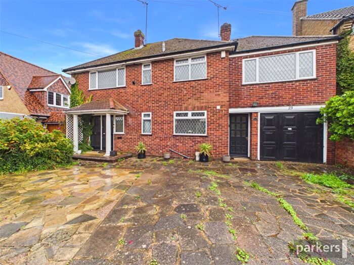 4 Bedroom Detached House For Sale In Erleigh Court Drive, Earley, Reading, Berkshire, RG6