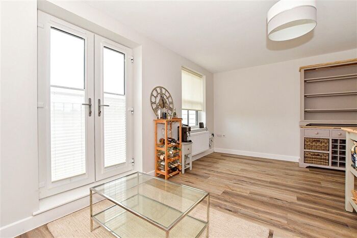 2 Bedroom Flat For Sale In Church Road, Paddock Wood, Paddock Wood, Kent, TN12