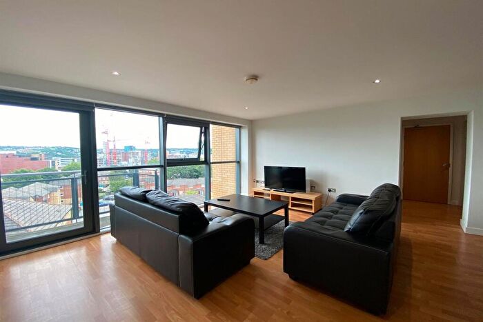 4 Bedroom Apartment To Rent In West One Space, City Centre, S1