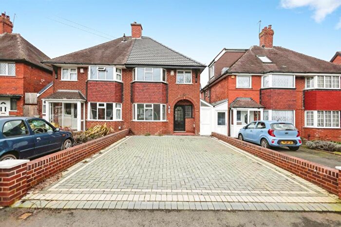 3 Bedroom Semi-Detached House For Sale In Shenstone Valley Road, Halesowen, B62