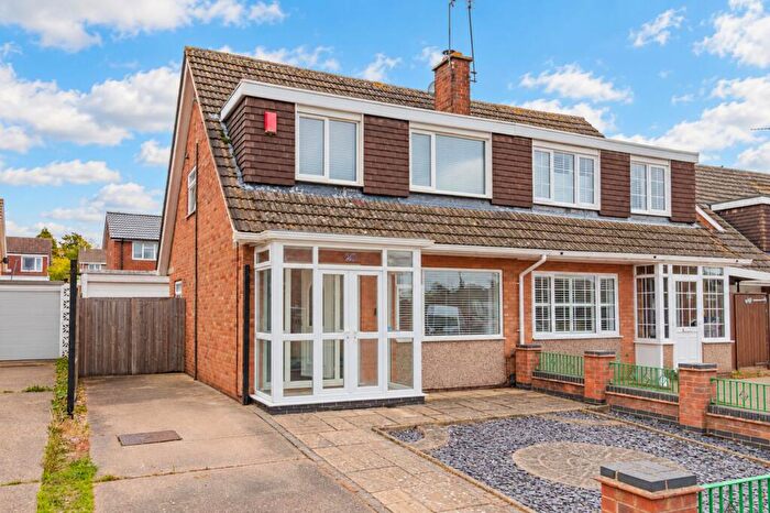 3 Bedroom Semi-Detached House For Sale In The Bridle, Glen Parva, LE2