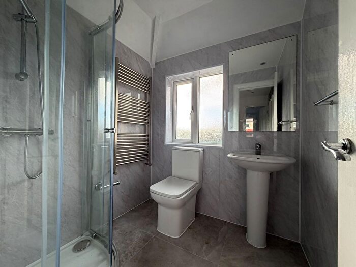 3 Bedroom Semi-Detached House To Rent In Kings Road, Bingley, West Yorkshire, BD16