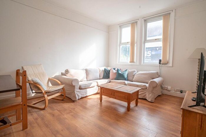 5 Bedroom Flat To Rent In Bedroom House, Nicander Road, L18