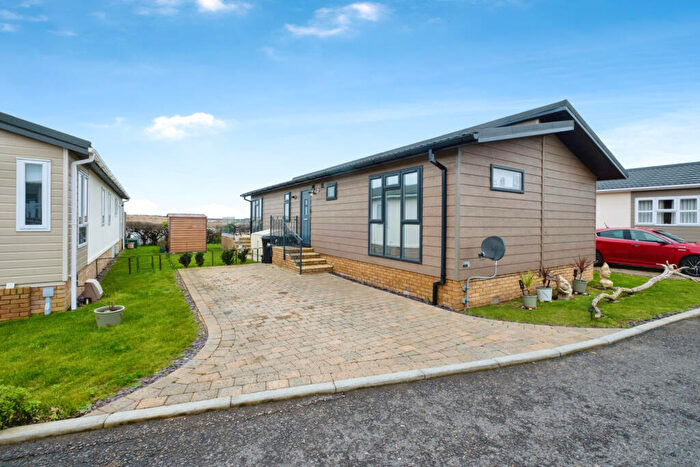 2 Bedroom Park Home For Sale In Milford-On-Sea, Hampshire, SO41