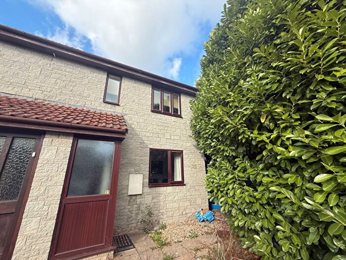 2 Bedroom Flat To Rent In Mowries Court, Somerton, TA11