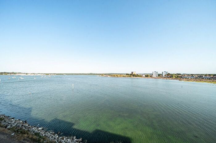 2 Bedroom Flat For Sale In Lifeboat Quay, Poole, Dorset, BH15