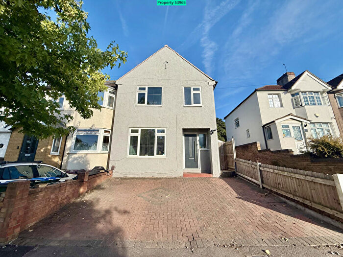 4 Bedroom Semi-Detached House For Sale In Bastion Road, London, SE2