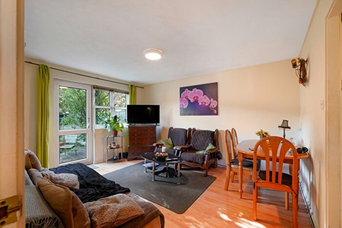 2 Bedroom End Of Terrace House For Sale In Canterbury Close, London, E6