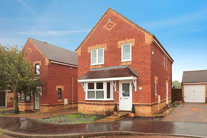 3 Bedroom Detached House For Sale In Fieldfare Drive, Stanground, Peterborough, PE2