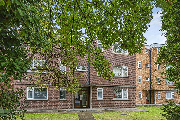1 Bedroom Flat To Rent In Hainault Road, London, E11