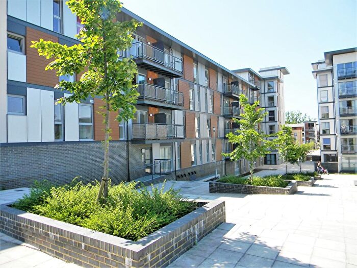 2 Bedroom Flat To Rent In Commonwealth Drive | Crawley | | New Move Estate Agents, RH10