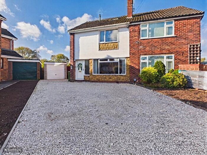 4 Bedroom Semi-Detached House For Sale In Doxeyfields, Stafford, ST16