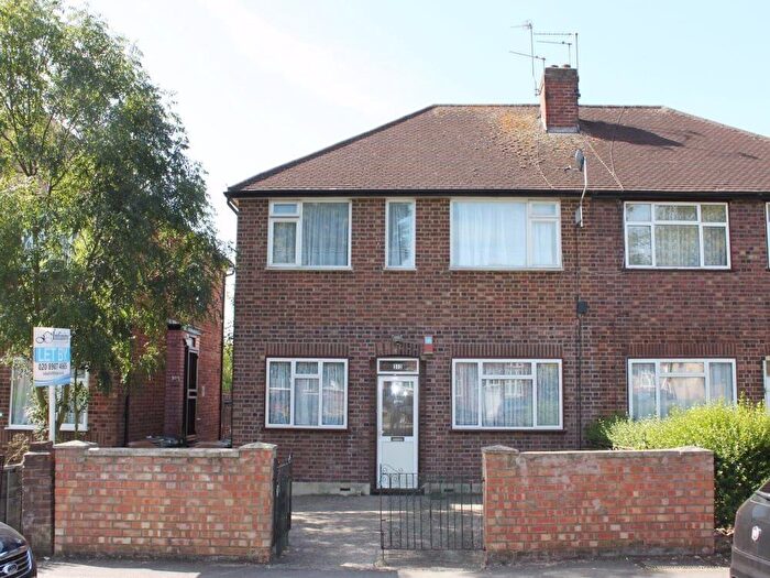 2 Bedroom Flat To Rent In Honeypot Lane, Stanmore, HA7