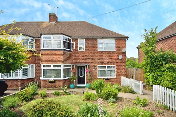 2 Bedroom Flat For Sale In Brockley Crescent, Romford, RM5