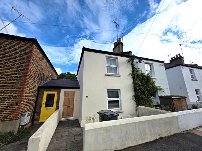 3 Bedroom Semi-Detached House For Sale In Wellfield Road, London, SW16