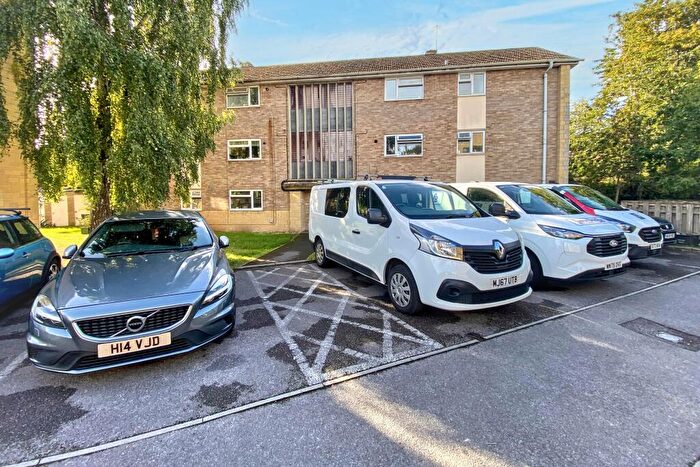 2 Bedroom Flat For Sale In Flat Linden Close, Calne, Wiltshire, SN11