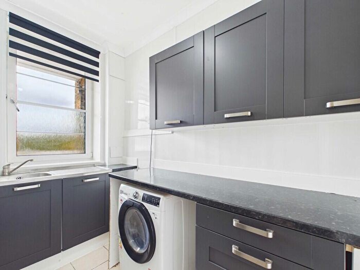 2 Bedroom Apartment To Rent In Tenterden House, SE17