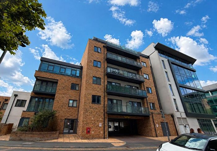 1 Bedroom Flat For Sale In Flat Hemingford Court, Gartlet Road, Watford, Hertfordshire, WD17