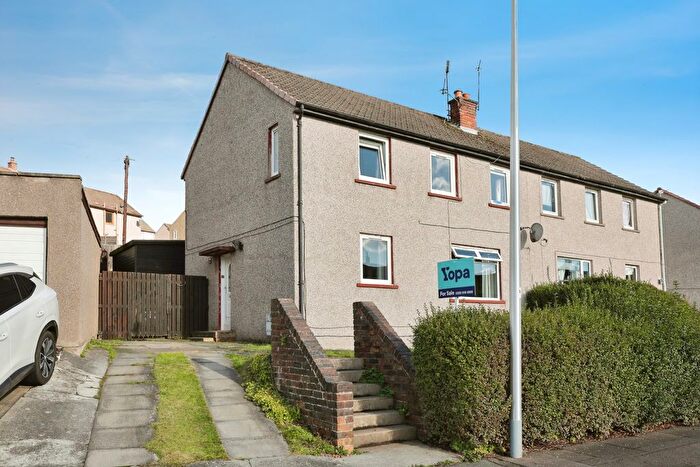 3 Bedroom Semi-Detached House For Sale In Wedderburn Crescent, Dunfermline, KY11