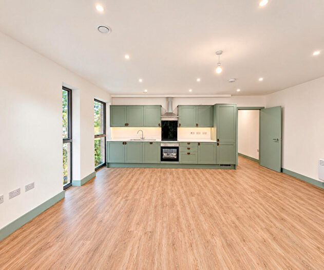 2 Bedroom Flat To Rent In Selsdon Road, London, CR2
