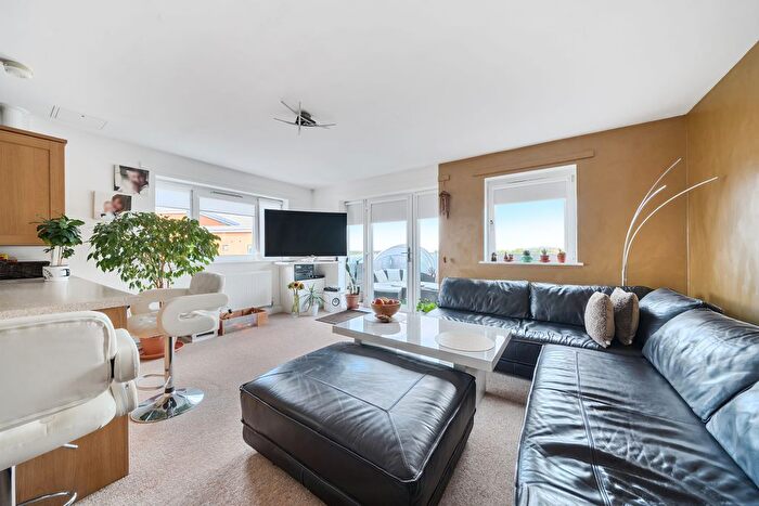 2 Bedroom Flat For Sale In Waterside House, Taunton, TA1