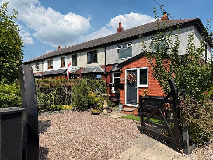 3 Bedroom End Of Terrace House For Sale In Stalybridge Road, Mottram, Hyde, SK14