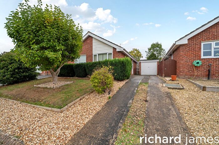 2 Bedroom Detached Bungalow For Sale In Thrushel Close, Haydon Wick, Swindon, SN25