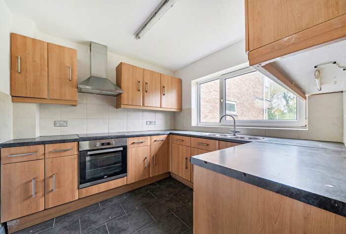 2 Bedroom Flat For Sale In Chargrove, Yate, Bristol, Gloucestershire, BS37