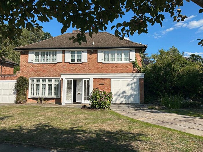 4 Bedroom Detached House To Rent In Clifford Avenue, BR7