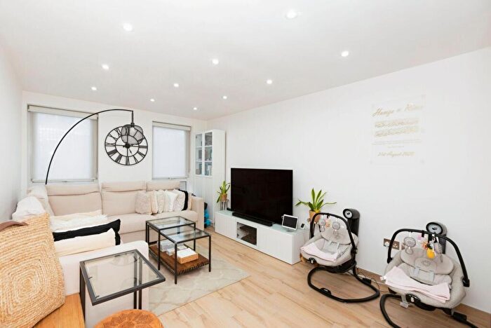 1 Bedroom Flat For Sale In East India Dock Road, Docklands, London, E14