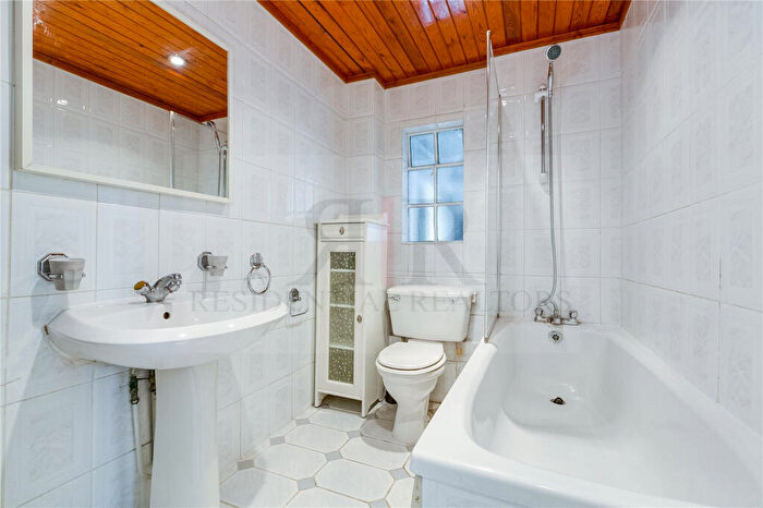 2 Bedroom Terraced House To Rent In Great Arthur House, EC1Y