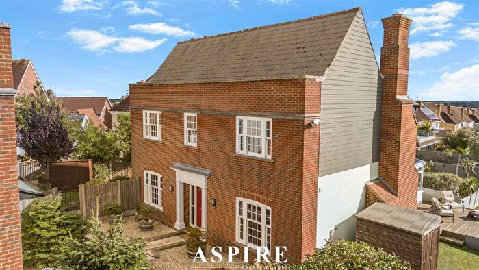 5 Bedroom Detached House For Sale In Video Tour Inside - Ashingdon Heights, Rochford, SS4