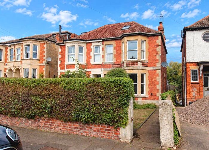 4 Bedroom Semi-Detached House For Sale In Clarendon Road, Trowbridge, BA14
