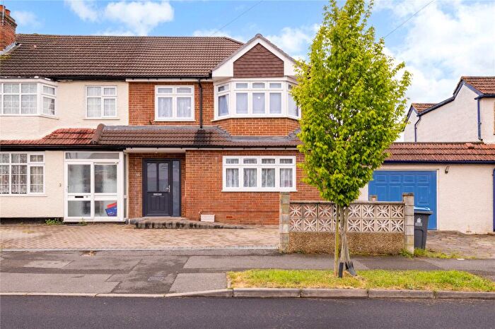 4 Bedroom End Of Terrace House To Rent In Ravenswood Avenue, Surbiton, KT6