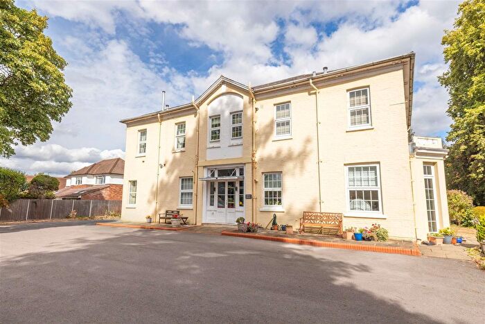 1 Bedroom Flat For Sale In Straight Road, Old Windsor, Windsor, SL4