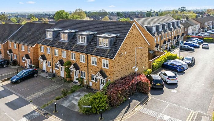 3 Bedroom Town House For Sale In Bushy Close, Romford, RM1