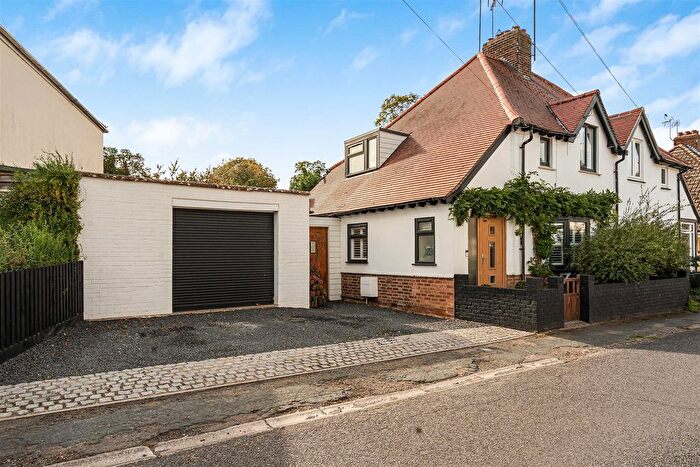3 Bedroom Semi-Detached House For Sale In Centre Drive, Newmarket, CB8