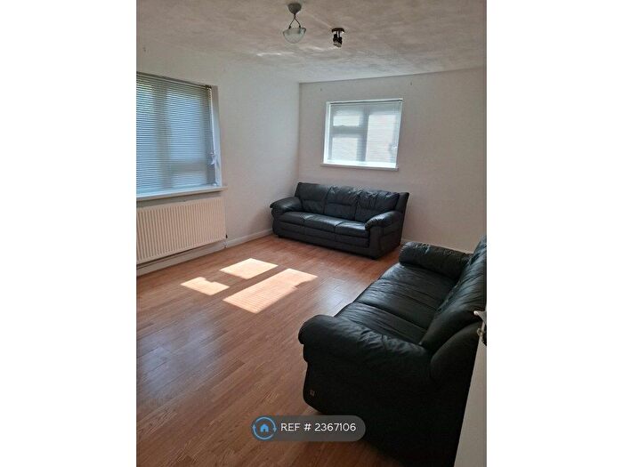 2 Bedroom Flat To Rent In Lampton Road, Hounslow, TW3