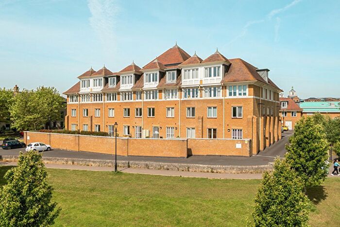2 Bedroom Flat For Sale In Peverell Avenue East, Dorchester, DT1
