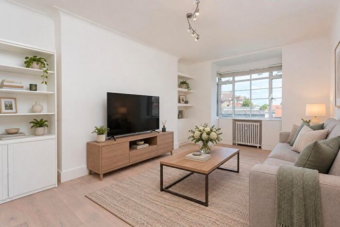 1 Bedroom Flat For Sale In Belsize Avenue, Belsize Park, NW3