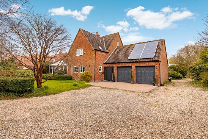 4 Bedroom Detached House For Sale In Dereham Road, Colkirk, Fakenham, Norfolk, NR21