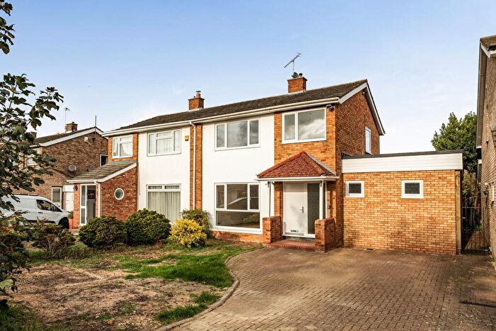 4 Bedroom Semi-Detached House For Sale In Silver Birch Avenue, Stotfold, Hitchin, SG5