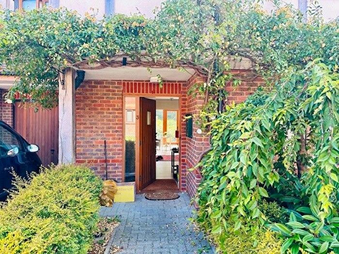 4 Bedroom Property To Rent In Colemans Way, Etchingham, TN19