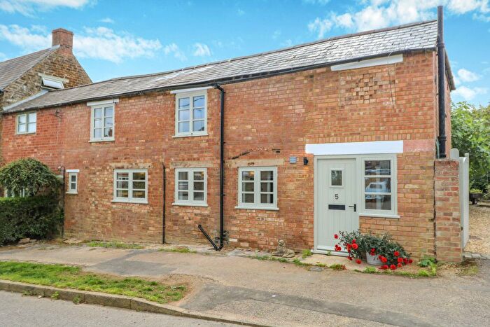2 Bedroom Semi-Detached House For Sale In Hill View, Eydon, NN11