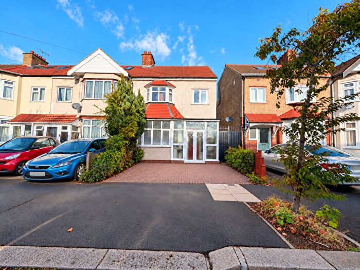 3 Bedroom Terraced House To Rent In Gantshill Crescent, Ilford, IG2