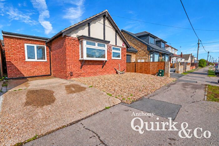 1 Bedroom Detached Bungalow For Sale In Letzen Road, Canvey Island, SS8