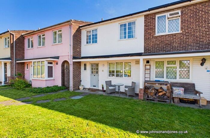 3 Bedroom Terraced House For Sale In Village Road, Thorpe, TW20