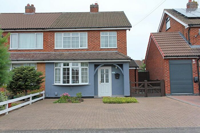 3 Bedroom Semi-Detached House For Sale In Horndean Avenue, Wigston, LE18