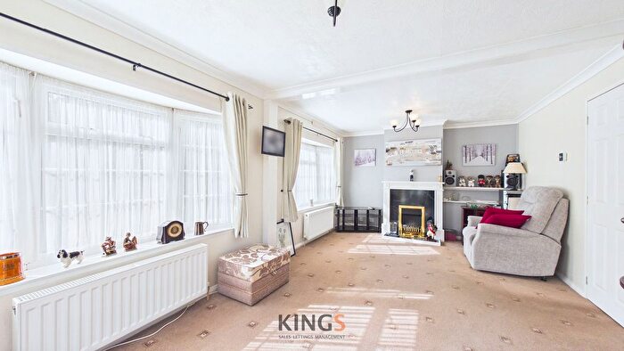 2 Bedroom Detached Bungalow For Sale In Woodside Lane, Hatfield, AL9